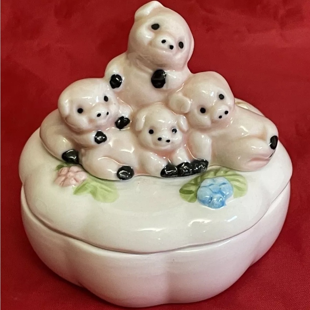Adorable Pink Pig & Piglets Porcelain
Trinket Box - Vintage Cute!